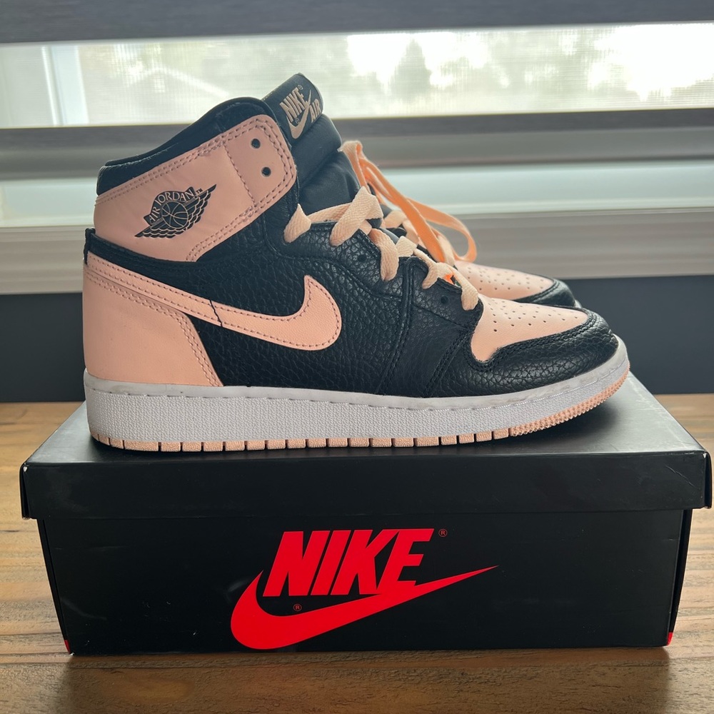 Air Jordan 1 Retro High OG- Black Crimson Tint (Size 5Y) - Picture 3 of 7